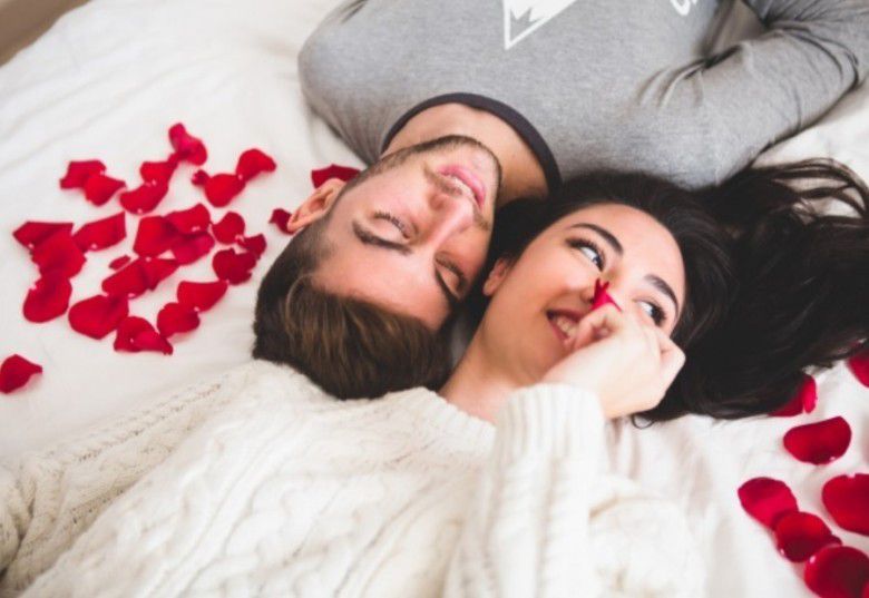 Soalnya, cinta adalah bagian dari sistem "penghargaan" di otak