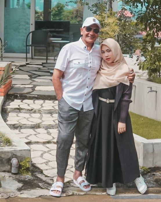 # Sebagian Uang Diduga Telah Dipakai Mark Sungkar