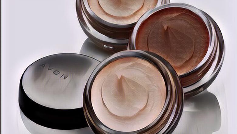 Biar Engga Cakey, Ini Nih Cara Memakai Foundation Padat Untuk Pemula