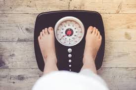 3. Mengalami penurunan berat badan secara drastis padahal nggak lagi diet