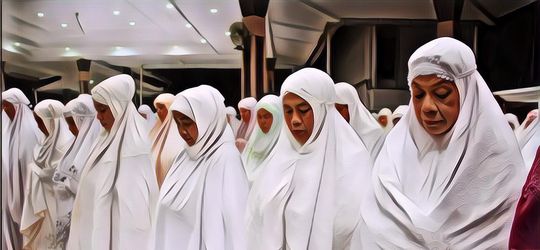 Enggak Bikin Gerah, Ini Nih Tips Memilih Outfit Salat Tarawih yang Nyaman