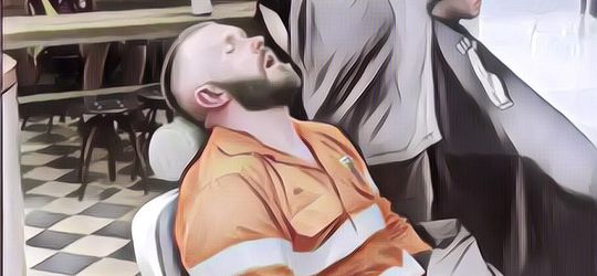 Seorang Pria Ketiduran 3 Jam di Tempat Cukur Rambut, Kocak Banget!