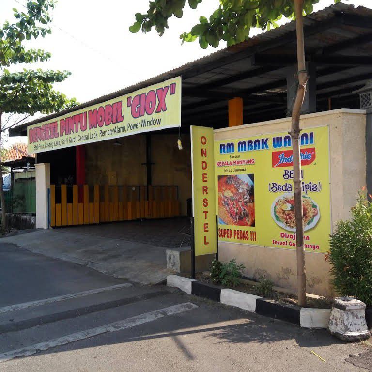 3. Kepala Manyung Mbak Warni di Jalan Puspogiwang 3 No.43 Semarang Barat.