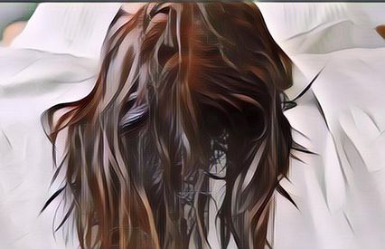 Ini Alasan Kenapa Tidur dengan Rambut Basah Itu Ide yang Buruk
