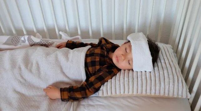 # Yang Harus Dilakukan Orangtua Jika Anak Demam