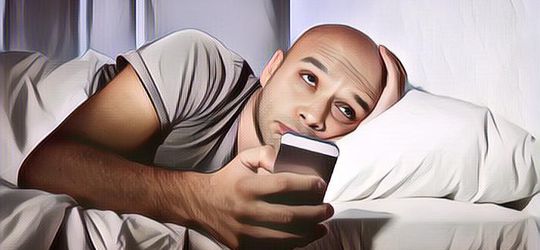 Bahaya Bawa Ponsel ke Tempat Tidur, Sering Banget Kamu Langgar Nih!