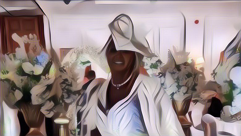 Viral Ibu-Ibu di LN yang Memakai Gaun Heboh di Sebuah Pernikahan, Warganet Beri Nyinyiran