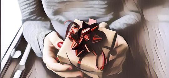 4  Tips Memilih Kado untuk Atasan yang Nggak Harus Mewah