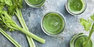 2. Jadikan smoothie seledri dan minum sebelum makan malam
