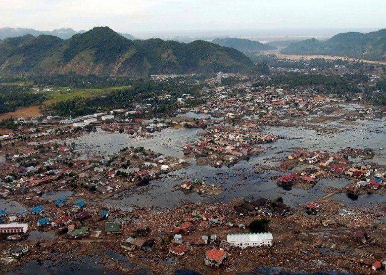 4. Gempa dan tsunami Aceh, tahun 2004