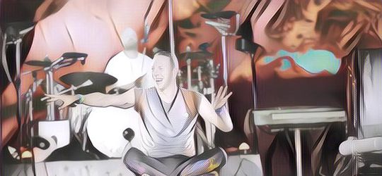 Terima Kasih Chris Martin! Ini 5 Aksi Viral Vokalis Coldplay Selama di Indonesia