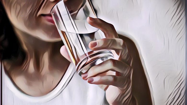 7 kelebihan Menkonsumsi Air putih Sebelum Tidur