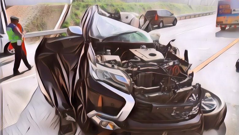 Pajero Tabrak Truk Berhenti di Bahu Jalan Tol Semarang-Batang, 4 Orang Tewas