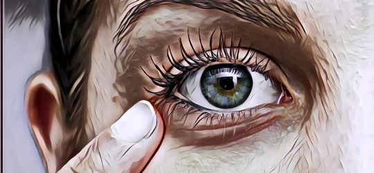 Nggak Pede Karena Kantung Mata dan Mata Panda? Ini 5 Cara Ampuh Menguranginya