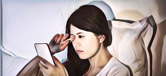 7 Cara Menjaga Kesehatan Mata dari Cahaya Smartphone