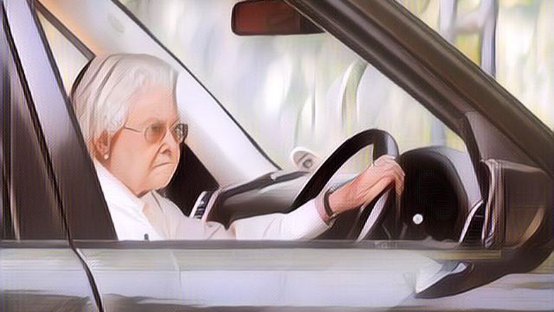 Mantul! Berusia 95 Tahun, Ratu Elizabeth II Masih Nyetir Mobil Sendiri