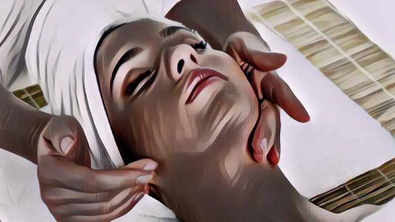 Coba Deh, Lakukan 3 Pijatan Wajah Ini Supaya Bisa Awet Muda!