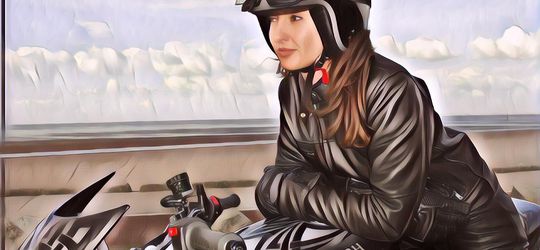 Dear Kaum Hawa, Ini Tips Berkendara yang Aman Buat Kamu Biar Nggak Sein Kiri tapi Belok Kanan!