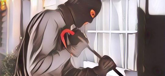 Kocak! Pria Ini Tertangkap Kamera CCTV dengan Wajah Melongo, Ternyata Seorang Pencuri