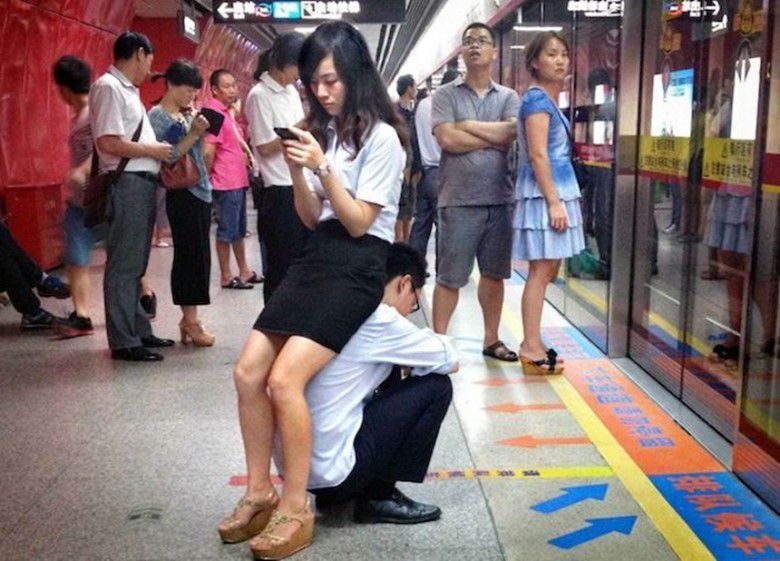 5. Aku menanggung beban hidup sendirian aja bisa, apalagi cuma menahan beban badanmu. Sanggup kok sanggup..