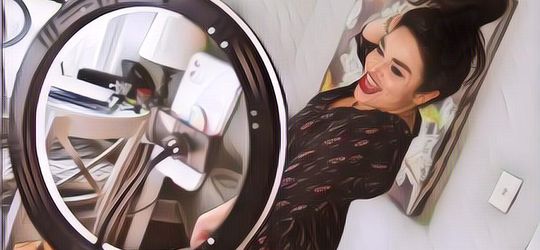 Cewek Ini Hasilkan Ratusan Juta Rupiah karena Mulut Terbesar di Dunia Miliknya yang Viral di TikTok