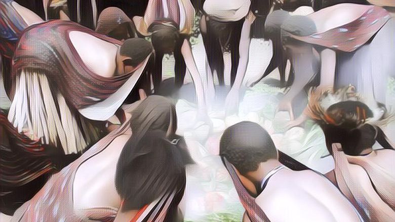 6 Tradisi Natal Unik Dan Gak Biasa Yang Cuma Ada Di Indonesia, Ada Pesta Kostum Hingga Bakar Batu