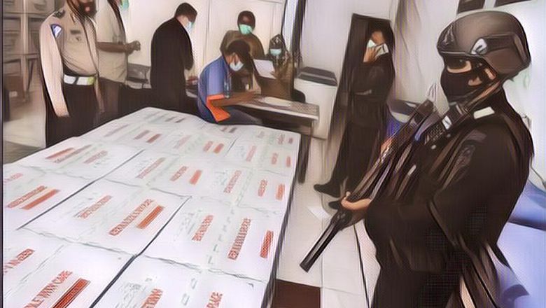 Sampai Dikawal Kendaraan Taktis, Intip Ketatnya Pengawalan Distribusi Vaksin Sinovac di Indonesia