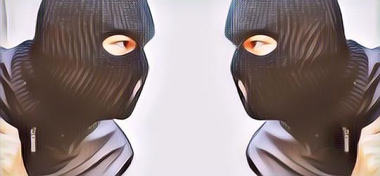 Seorang Perempuan Asing Nekat Curi Celana Dalam di Bali, Viral Deh Videonya~