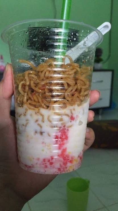 8. Mungkin ini yang bikin lagi kehausan dan lapar, jadinya begini deh