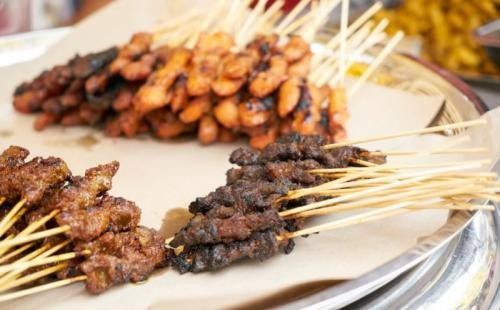 2. Berjualan Sate Ayam dan Kambing