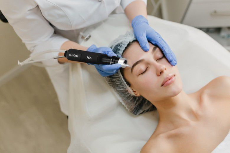 Apa Saja Layanan Kecantikan di Etrea Anti Aging Clinic?