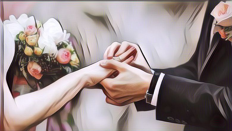 Viral Pasangan Pengantin Ini Menikah Pakai Kursi Roda, Ternyata Begini Sebabnya