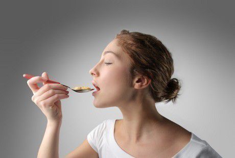 1. Kunyahlah makanan dengan pelan-pelan