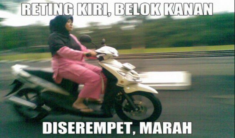 9. Pasal 1: Emak-emak selalu benar. Jika emak-emak salah, lihat pasal 1.