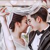 Viral Orang Tua Pengantin Malah Nyosor Cium-Ciuman di Pelaminan