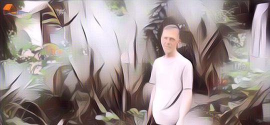 Pria Bule Ini Belasan Tahun Tinggal di Indonesia, Hidup Sederhana di Kampung