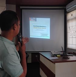 UBSI Dorong Kader Fatayat NU Benda Perkuat Branding Produk Melalui Pelatihan Desain Visual