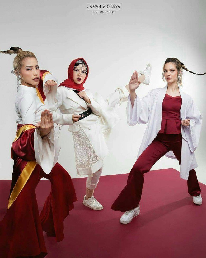 Jago silat cakep gini, kayanya bakal banyak deh yang minta ditendang