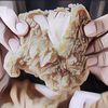 Viral Penjual Ayam Crispy Ini Punya Wajah Cantik, Kedainya Auto Laris