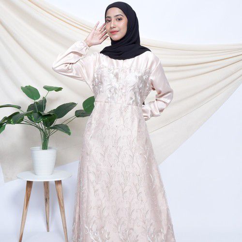 2. Gaun Pesta Full Satin