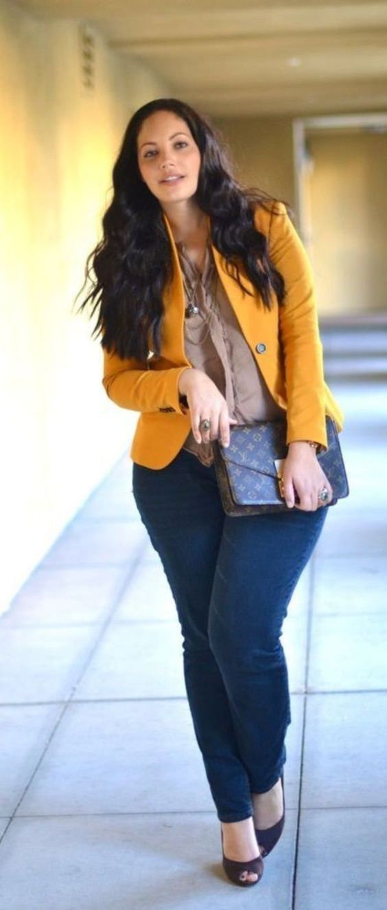 1. Casual dengan celana jeans