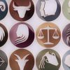Hitam, Putih, Atau Ungu? Ini Warna Keberuntungan Berdasarkan Zodiak