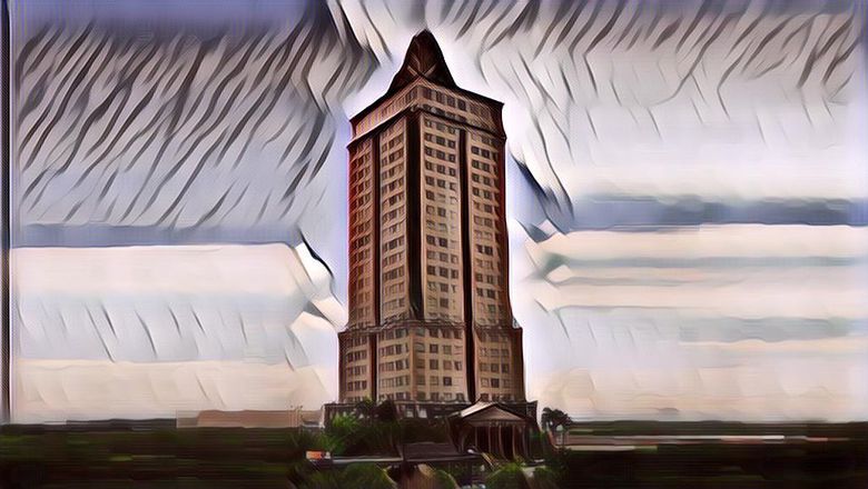 Bikin Heboh! Menara Saidah Menyala Merah Padahal Sudah Puluhan Tahun Tak Dialiri Listrik