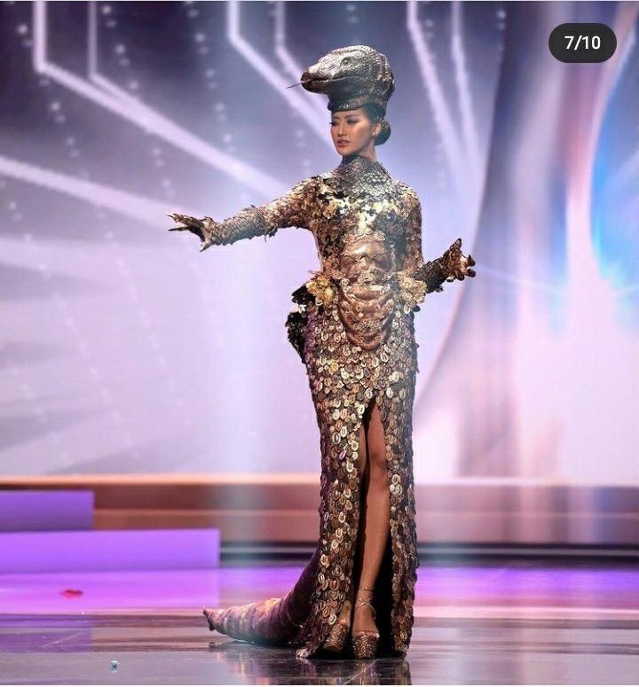 3. Wah, ada "komodo" di panggung Miss Universe 2020. Hayo tebak kontestan darimana?
