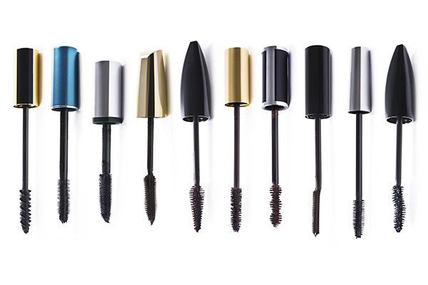 2. Menghilangkan gumpalan maskara