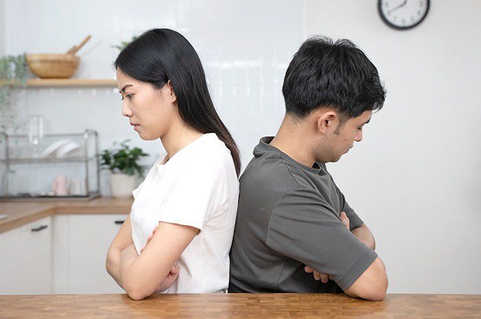 1. Sering Bertengkar