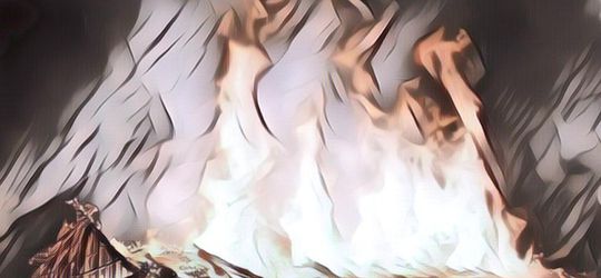 Lagi Kebakaran Bukannya Panik, Aksi Bapak-Bapak Ini Malah Bikin Ngakak