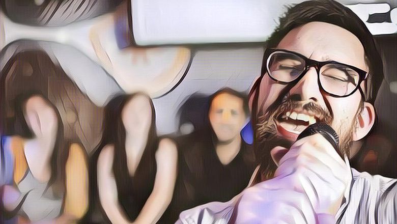 Ngerasa Suara Jelek Pas Karaoke? Kalem, Ada Triknya Biar Terdengar Merdu ...