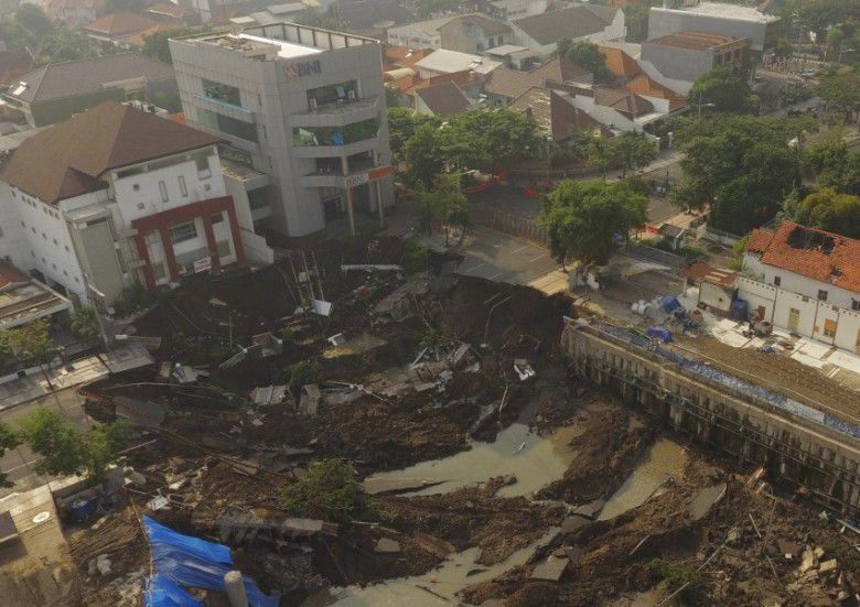 4. Tumpukan sampah atau pengerjaan konstruksi bangunan