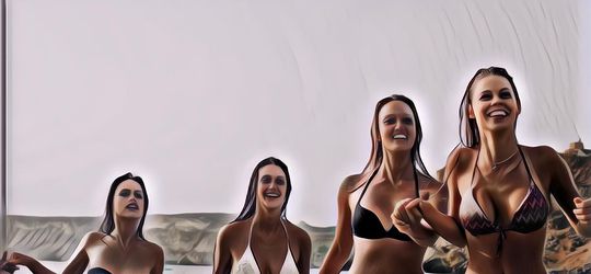 Wow, 7 Artis Ini Umbar Payudara di Pantai Sampai Kelihatan P*tingnya, Nomor 6 Kelewatan Sih!